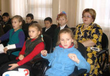 Болельшики команды 3б класса со своей учительницей Некрасовой С.С.
